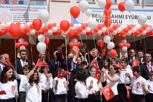 Ortahisar İlçemizde İlk Ders Zilinin Çalmasıyla 63 Bin 921 Öğrencimiz Eğitim-Öğretime Başladı